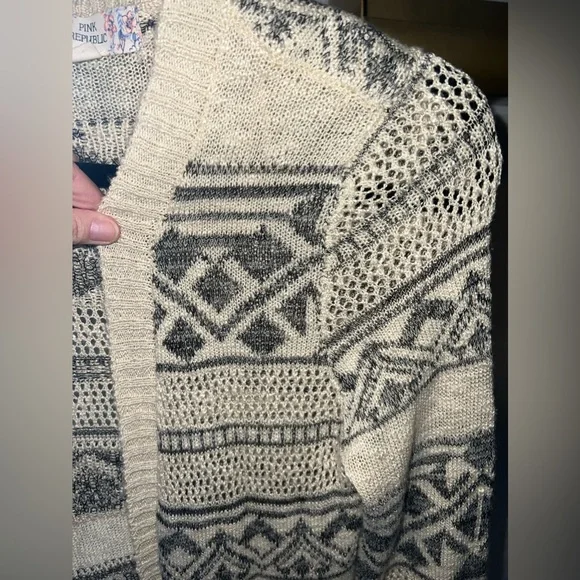 Pink Republic Size Medium Aztec Print Oat and Black Cardigan - Picture 3 of 7